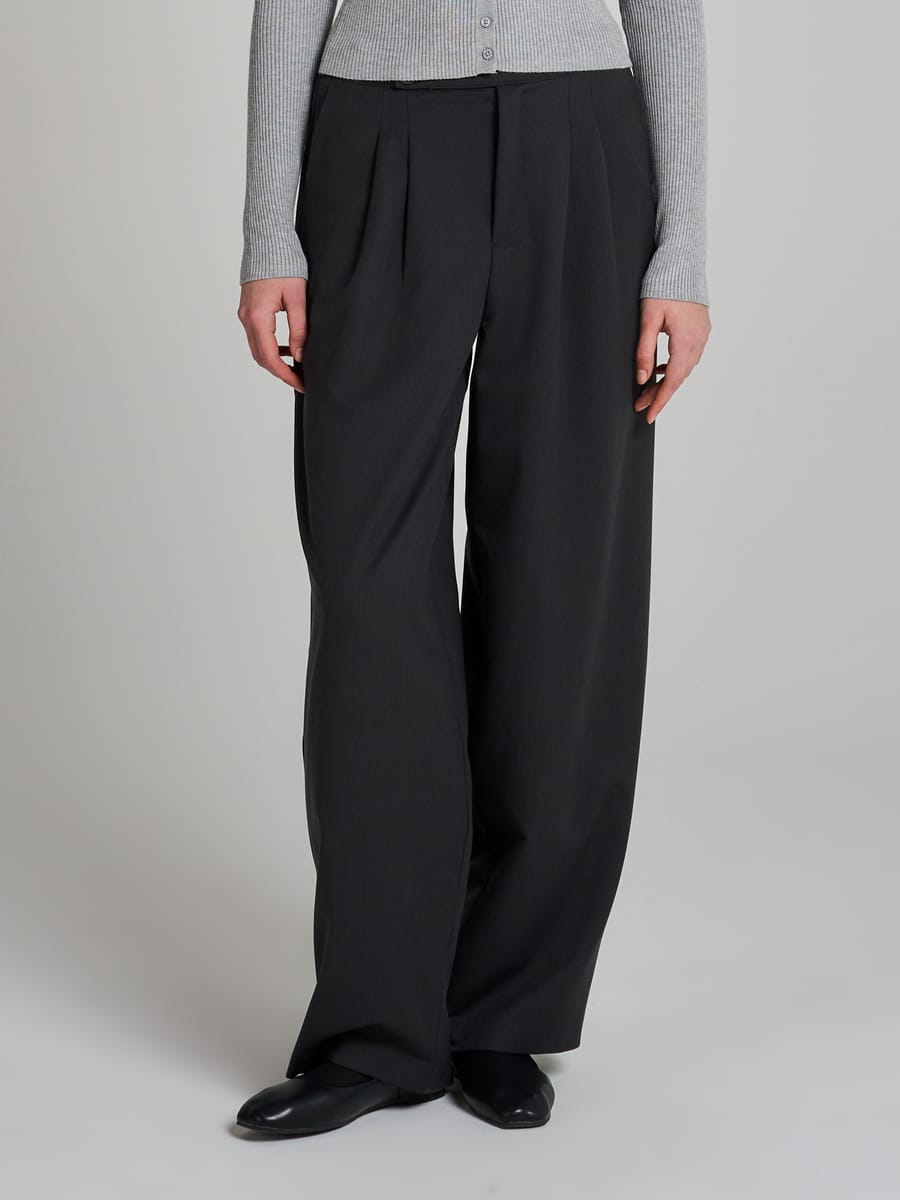 Брюки бананы классические